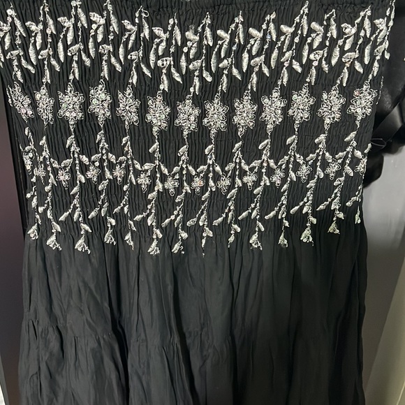 Beautiful 👗 - Picture 3 of 5